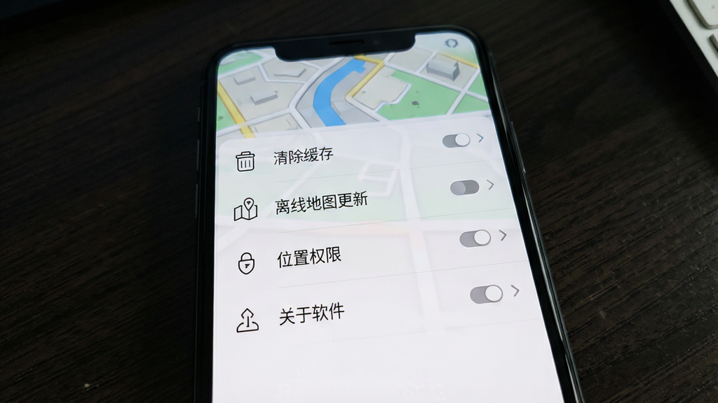 �ֻ���Ļ��ʾ��ά��ͼAPP�����ò˵����档���壺�ֻ���д����Ļ����ʾ����ѡ���б������֣��ֻ����У�����Ϊ��ɫ���档�Ű棺�б��������������桱�������ߵ�ͼ���¡�����λ��Ȩ�ޡ�����������������ÿ���Ҳ��п��ػ��ͷ�����ϵͳ���÷�񣬸ɾ����ࡣϸ�ڣ�ͼ��Ϊ���Է�����������׶������ʣ����壬�޶���Ԫ�أ�����ɾ���