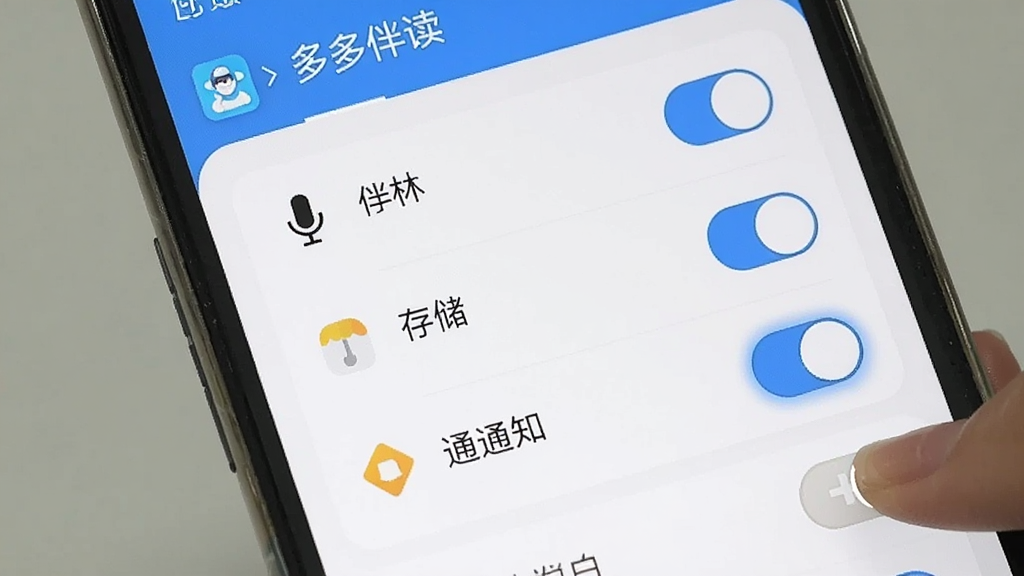 一张展示手机安装应用时权限设置界面的图片,画面主体是手机屏幕显示