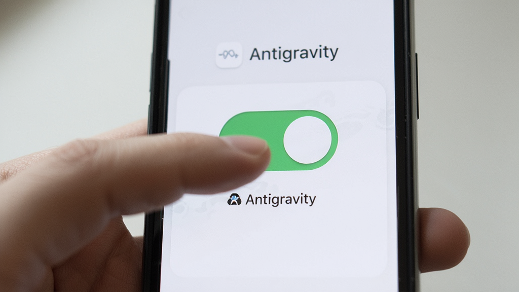 һ��չʾAntigravity����ֱ�������ֵ�ͼƬ���������û���ָ����ֻ���Ļ�ϵ�Antigravity���棬��Ļ��ʾ�����Ŀ��ذ�ť�����ֱ�ǩ������Ϊ��һ�˳��ӽǣ��Ű�ͻ����ָ�����Ļ��������Ϊ���дʵ�磬ϸ���Ͻ���ͼ��Բ�����֡�Antigravity�������ɼ������ʸɾ����޶���Ԫ�ء�