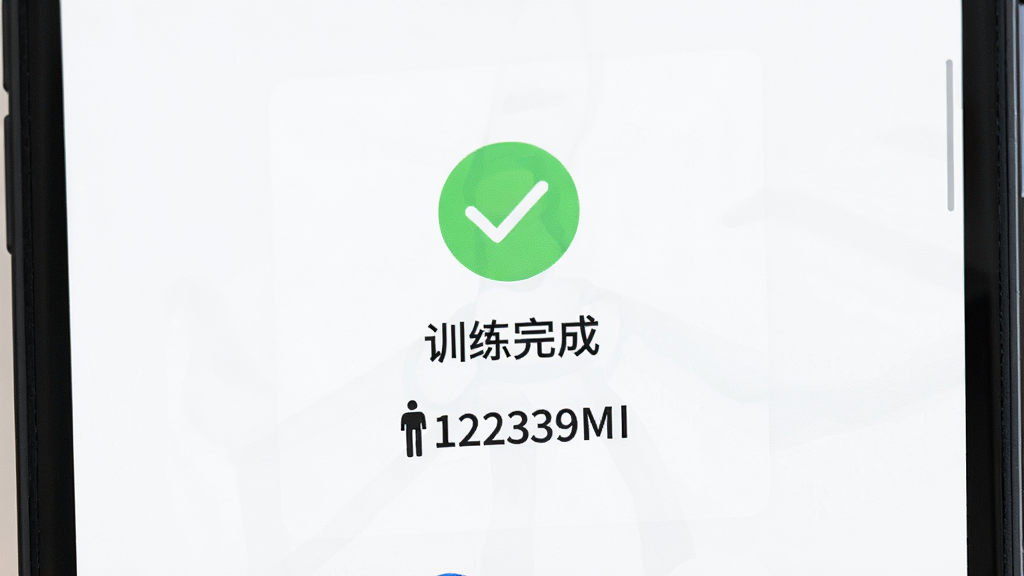 ������App�޹��ѵ�����棬�ֻ���Ļ��д����Ļ����ʾһ���ɾ���ѵ����ɴ�ҳ�棬�����С�ѵ����ɡ�����ɫ�Թ�ͼ������Ŀ�·����ֵ���������׳��㣬���κι��������񼫼����£����ʸɾ����޶���Ԫ��